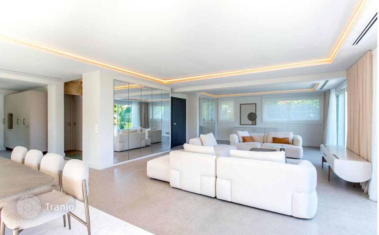9-Bedroom Villa with Private Pool in Cap-d'Ail, photo 4
