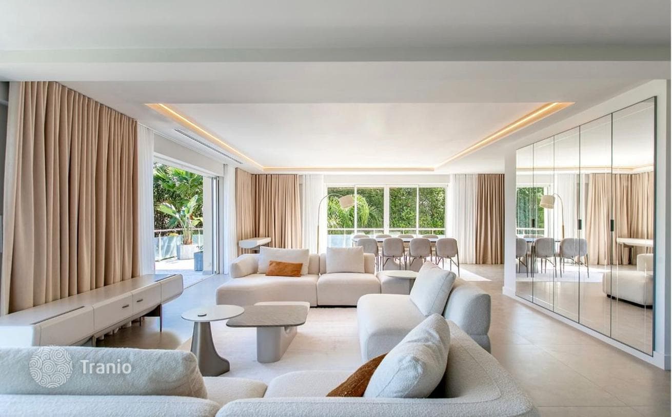 9-Bedroom Villa with Private Pool in Cap-d'Ail, photo 5