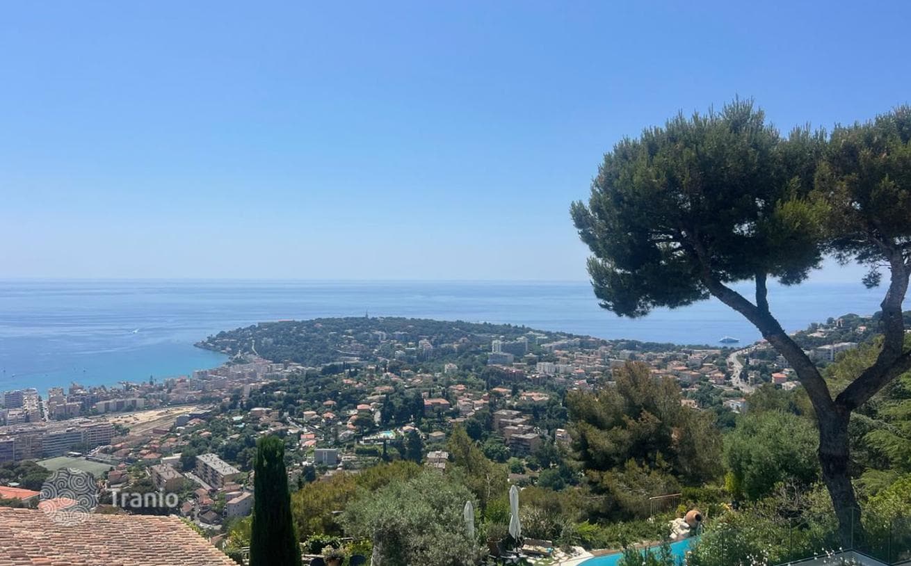 4-Bedroom Villa with Sea View in Roquebrune-Cap-Martin