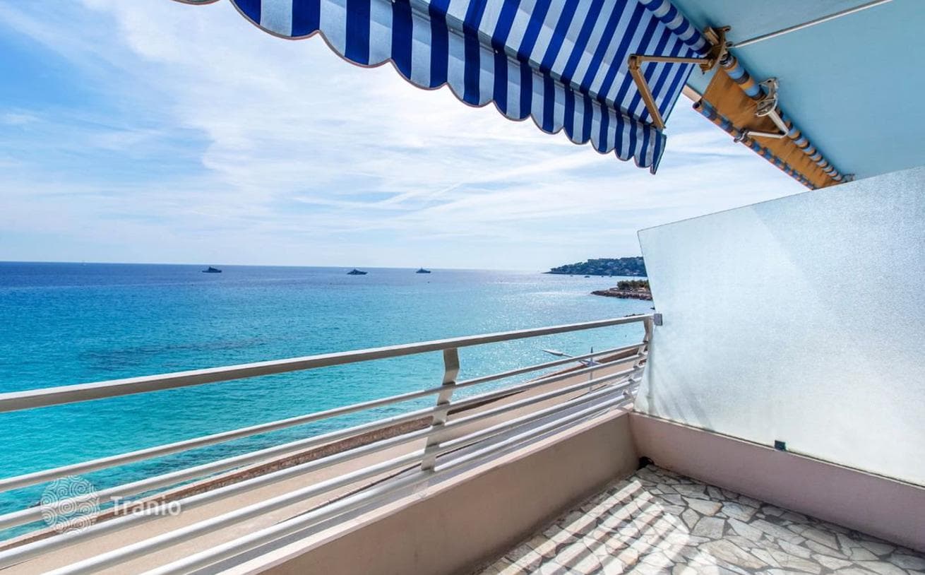 2-Bedroom Apartment with Sea View in Menton, France, photo 2