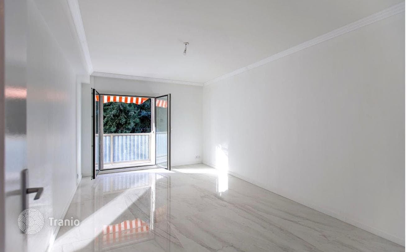 2-Bedroom Apartment with Sea View in Cap-d'Ail, photo 2