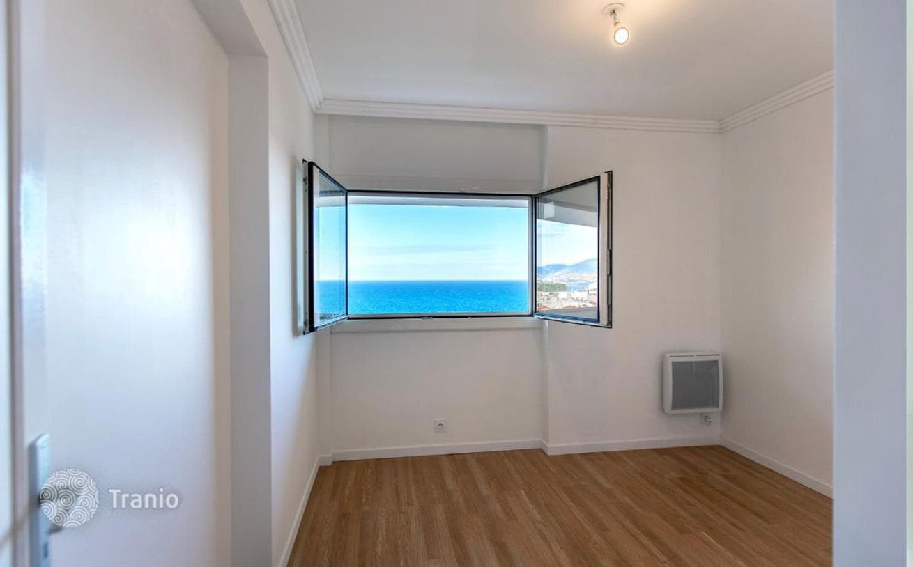 2-Bedroom Apartment with Sea View in Cap-d'Ail, photo 3