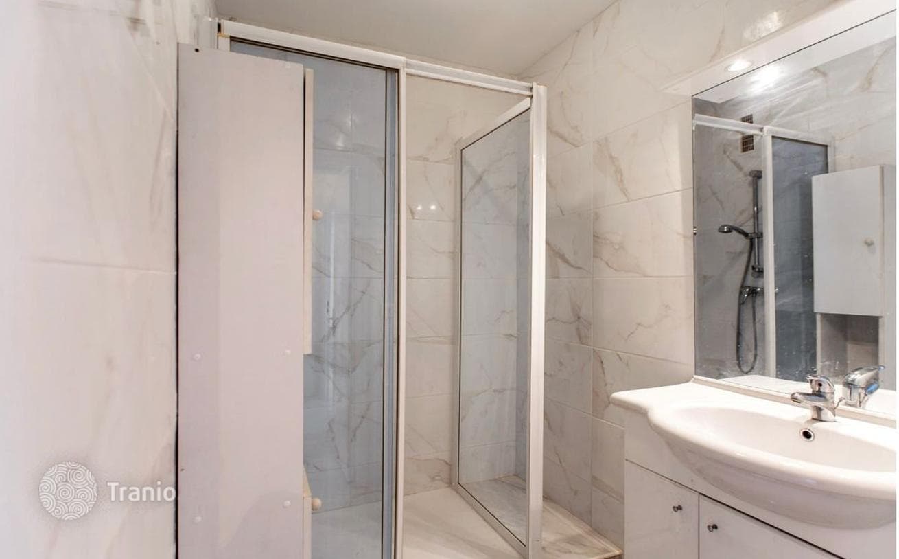 2-Bedroom Apartment with Sea View in Cap-d'Ail, photo 5