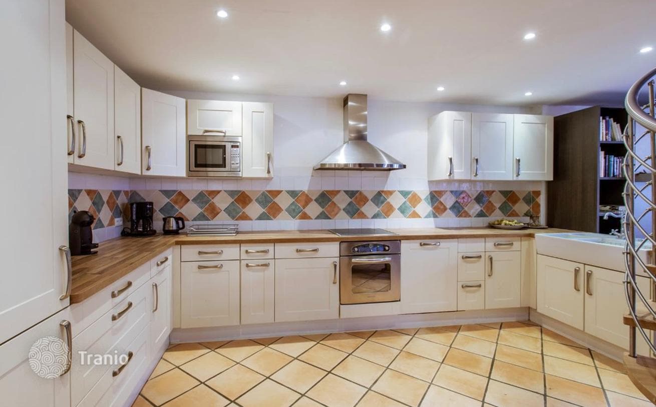 2-Bedroom Penthouse with Sea View in Villefranche-sur-Mer, photo 4