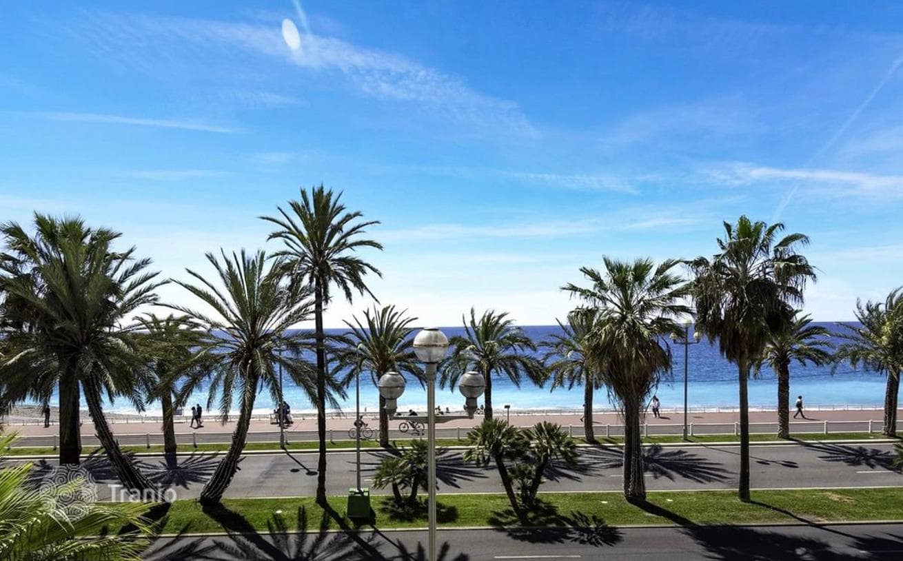 2-Bedroom Apartment with Sea View on the Promenade des Anglais, Nice, photo 2