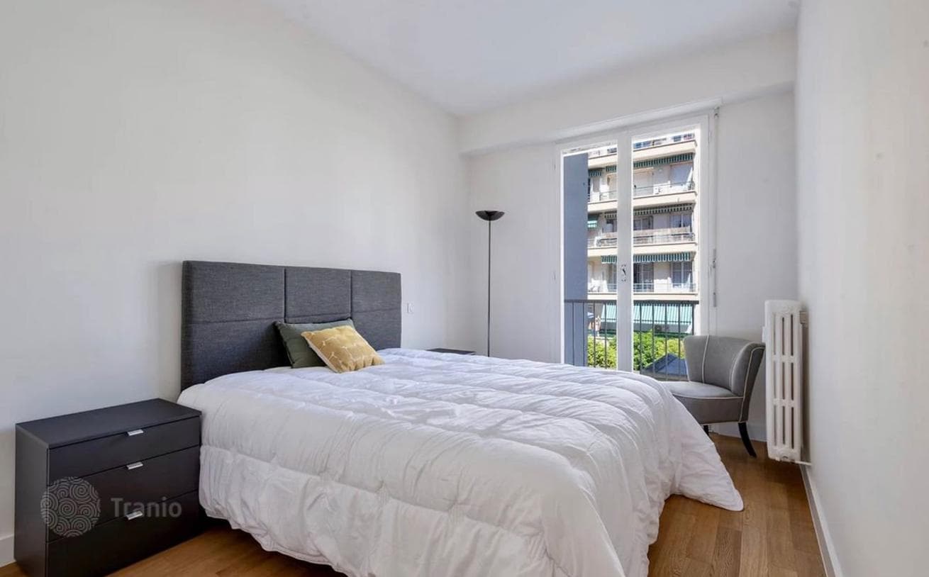 2-Bedroom Apartment with Sea View on the Promenade des Anglais, Nice, photo 4