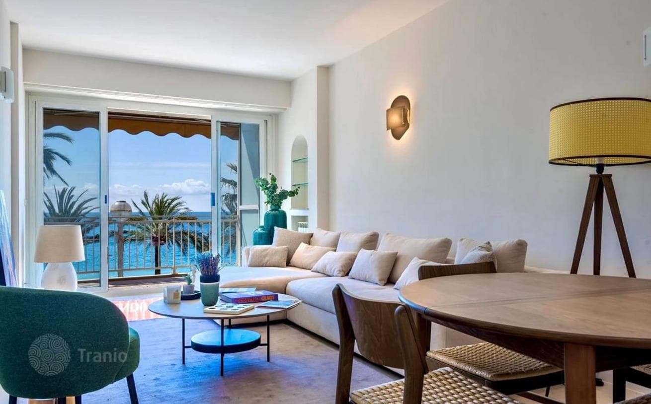 2-Bedroom Apartment with Sea View on the Promenade des Anglais, Nice, photo 5