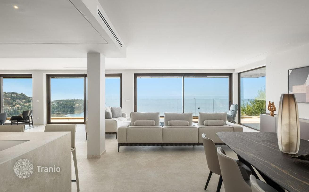 6-Bedroom Villa with Panoramic Sea Views in Roquebrune-Cap-Martin, photo 3