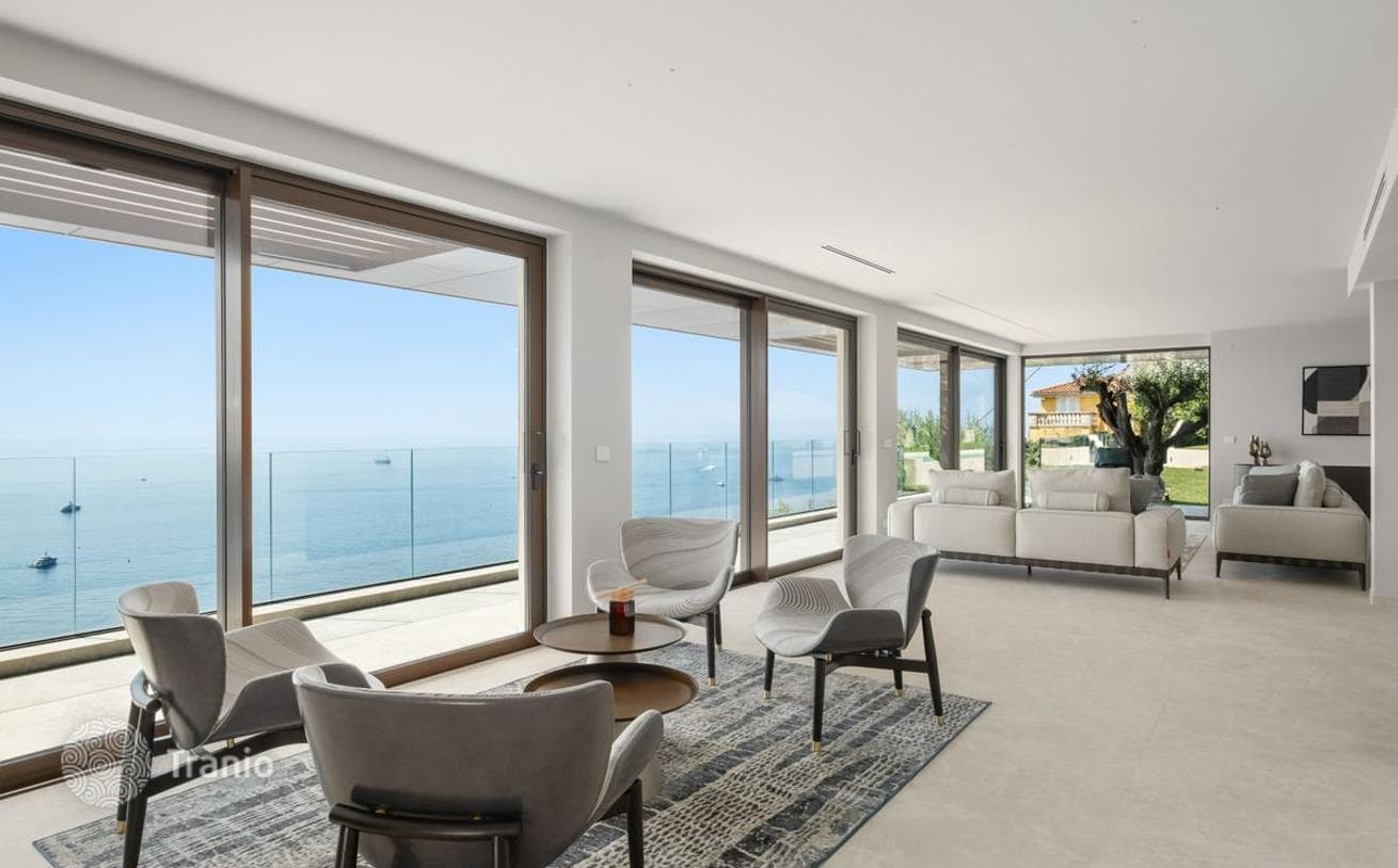 6-Bedroom Villa with Panoramic Sea Views in Roquebrune-Cap-Martin, photo 4