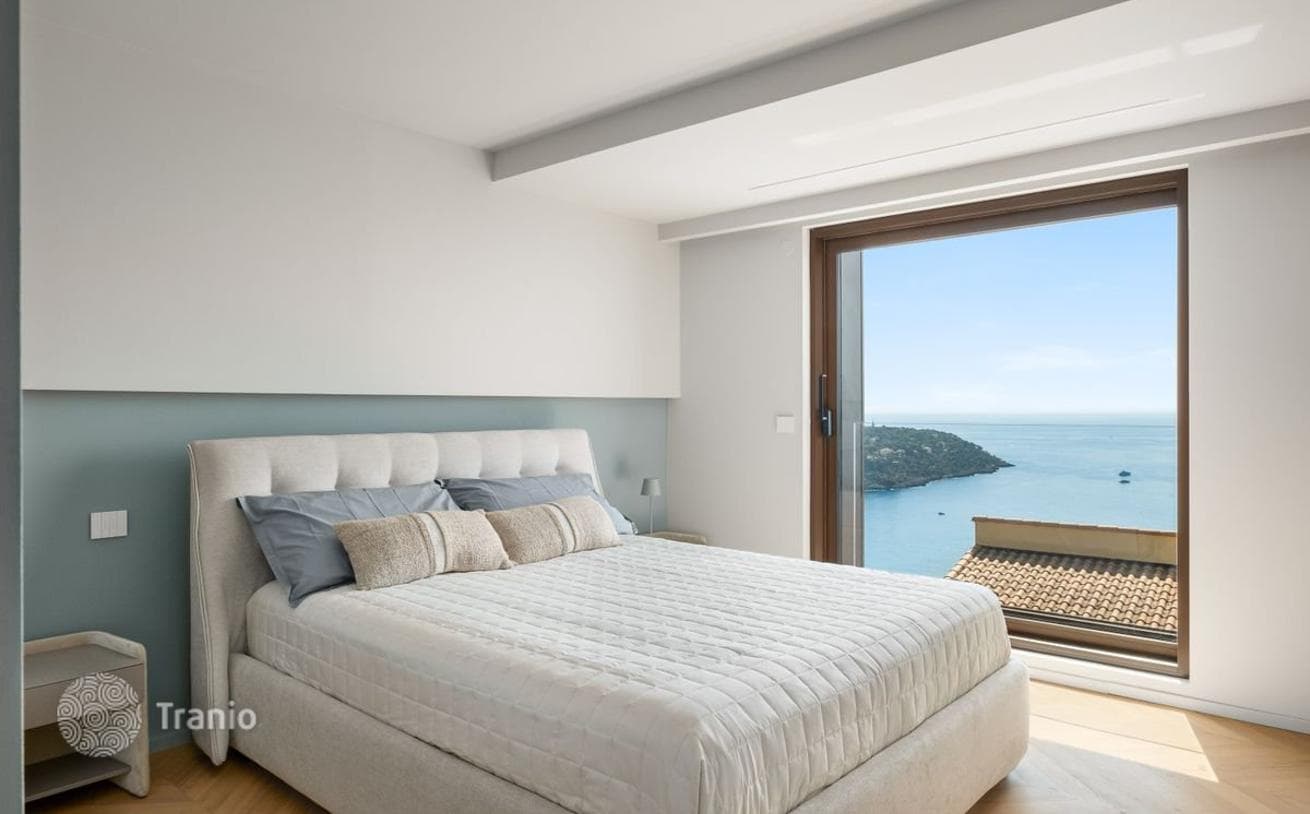 6-Bedroom Villa with Panoramic Sea Views in Roquebrune-Cap-Martin, photo 5