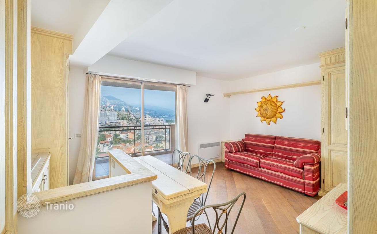 5-Bedroom Penthouse with Sea View in Cap-d'Ail, photo 4
