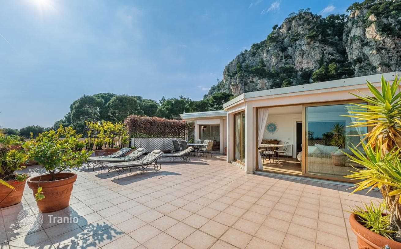 5-Bedroom Penthouse with Sea View in Cap-d'Ail, photo 5