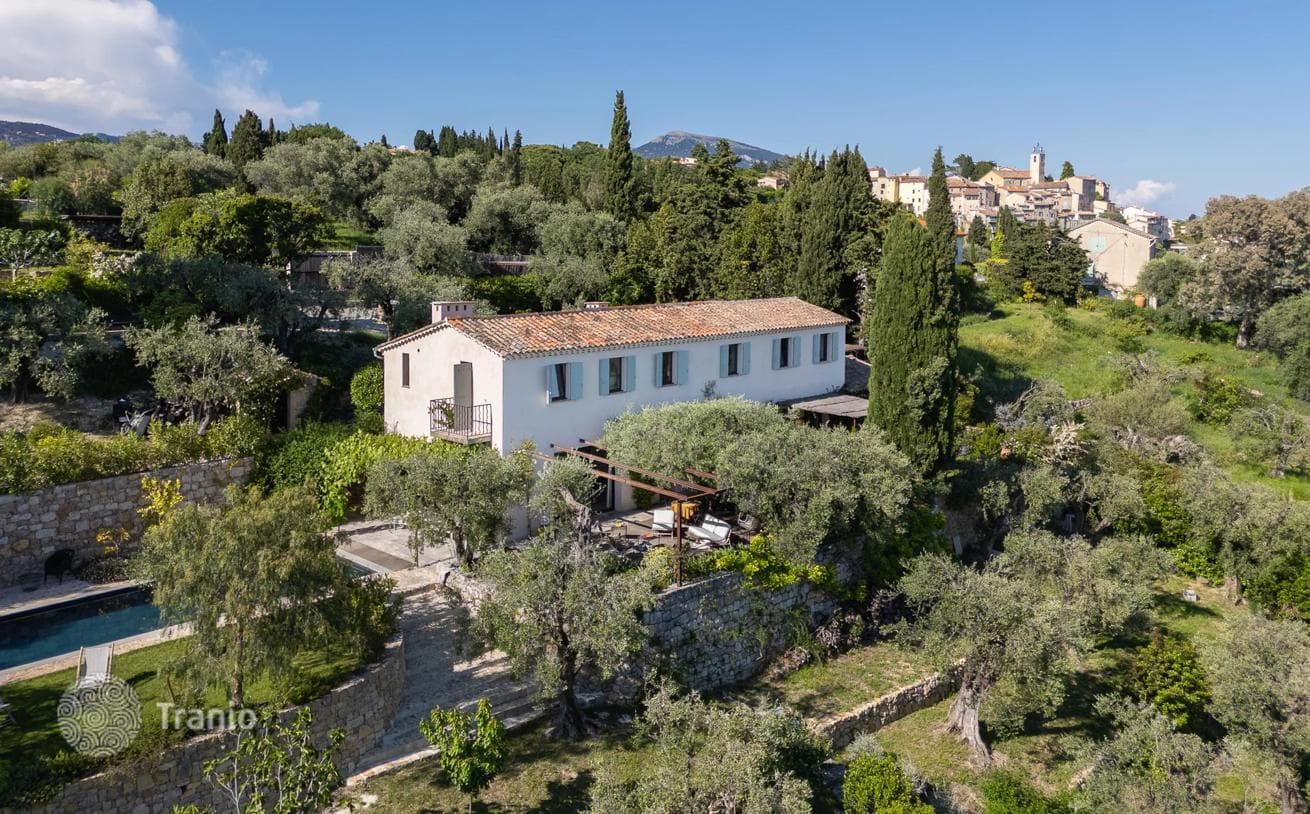 7-Room House with Sea View in Chateauneuf-Grasse