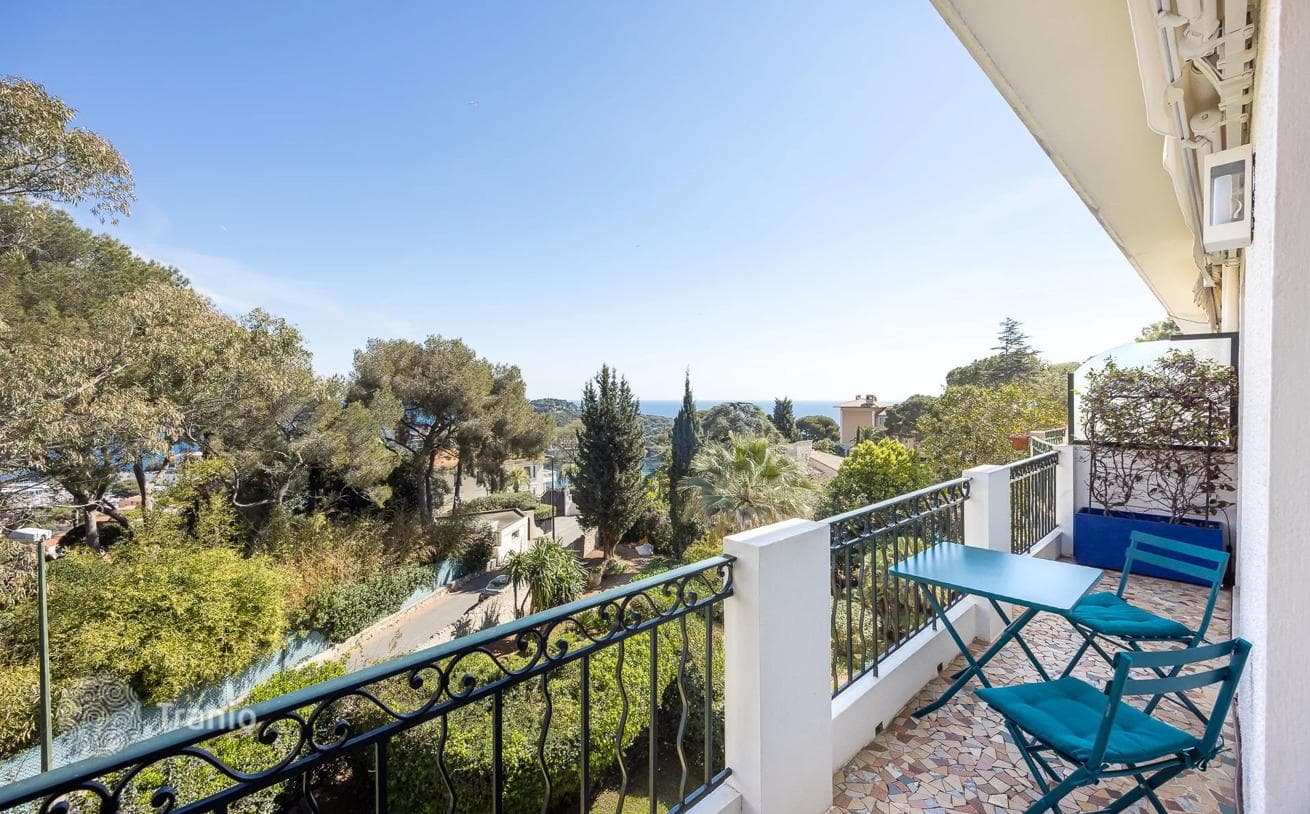 2-Bedroom Penthouse with Sea View in Saint-Jean-Cap-Ferrat