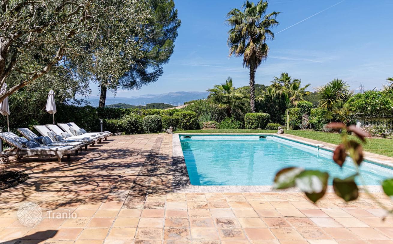 4-Bedroom Villa with Private Pool in Cannes