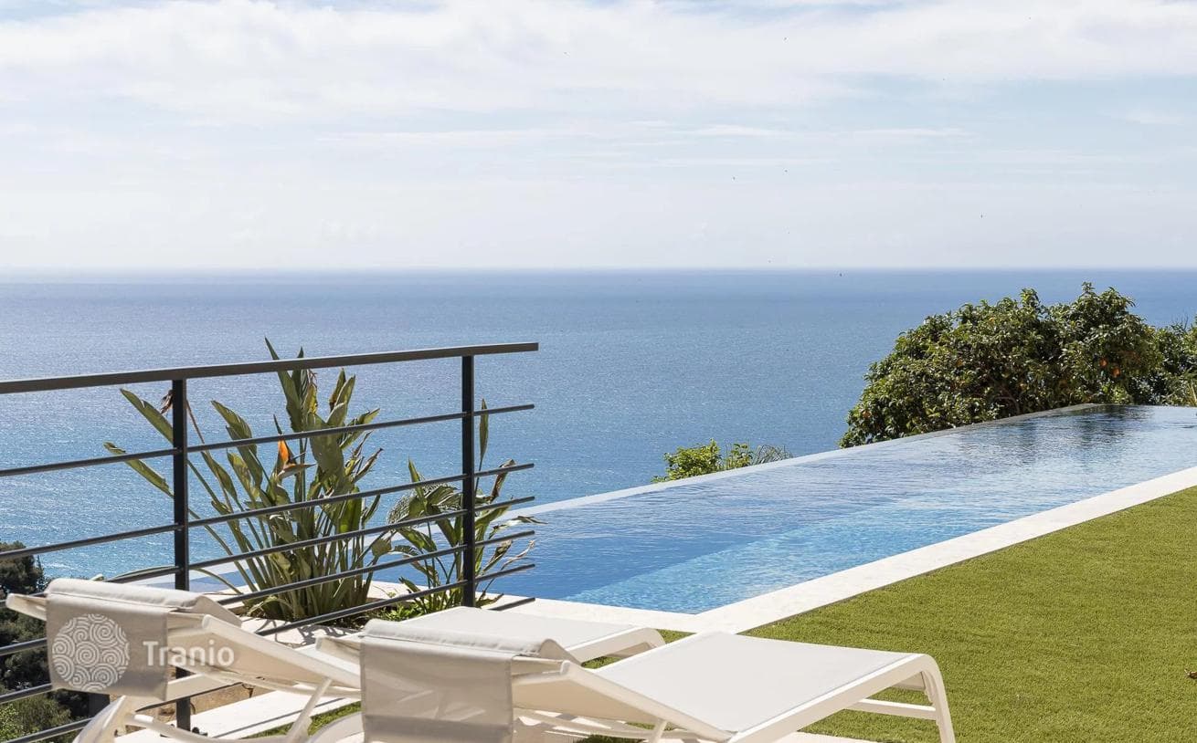 3-Bedroom Villa with Sea View in Roquebrune-Cap-Martin, photo 2