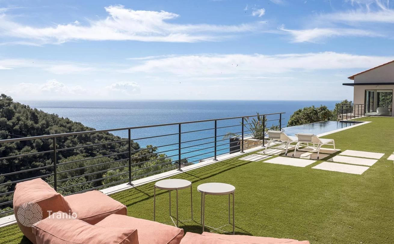3-Bedroom Villa with Sea View in Roquebrune-Cap-Martin, photo 3
