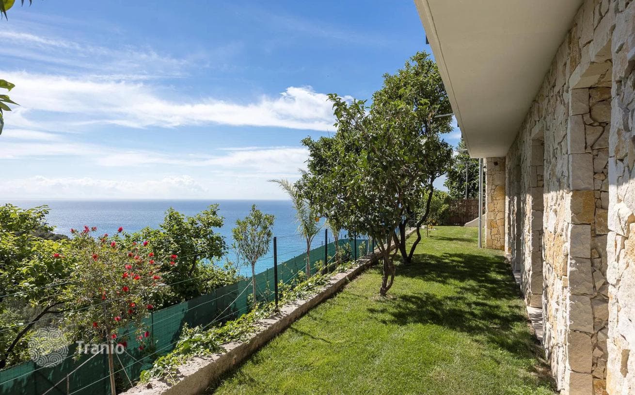 3-Bedroom Villa with Sea View in Roquebrune-Cap-Martin, photo 4