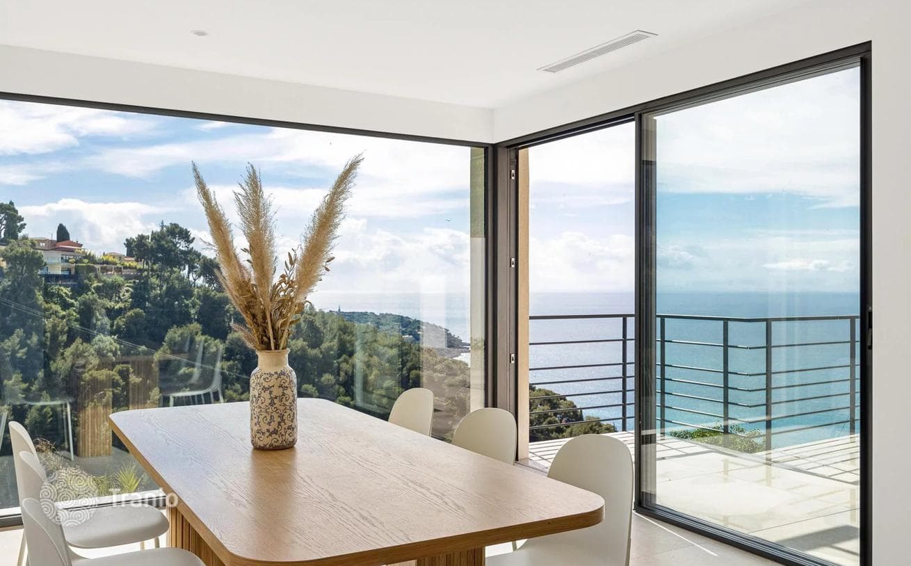 3-Bedroom Villa with Sea View in Roquebrune-Cap-Martin, photo 5