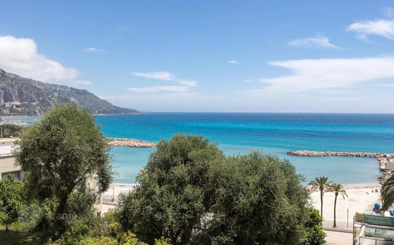 4-Bedroom Apartment with Private Waterfront Access in Menton, photo 2