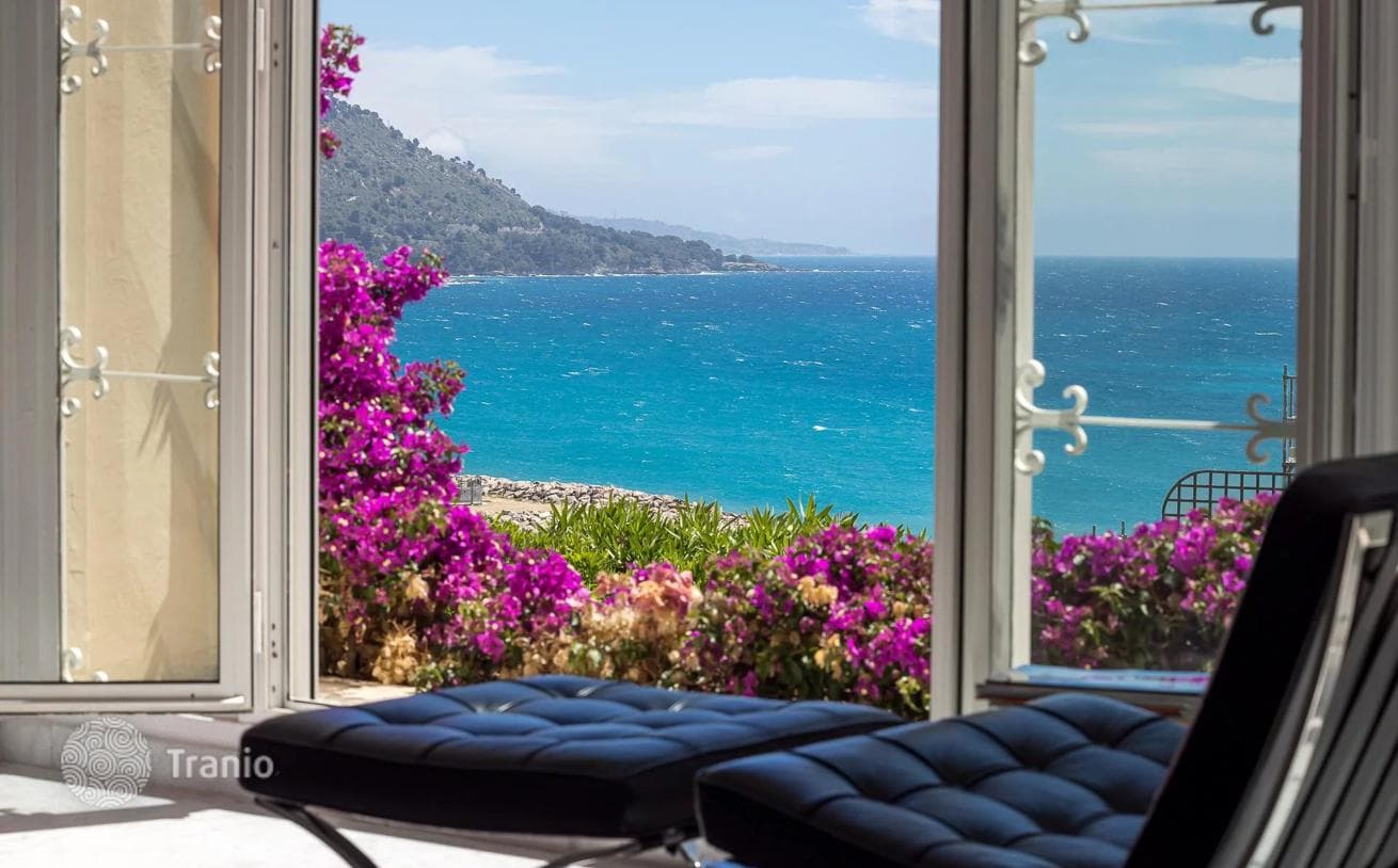 4-Bedroom Apartment with Private Waterfront Access in Menton, photo 3