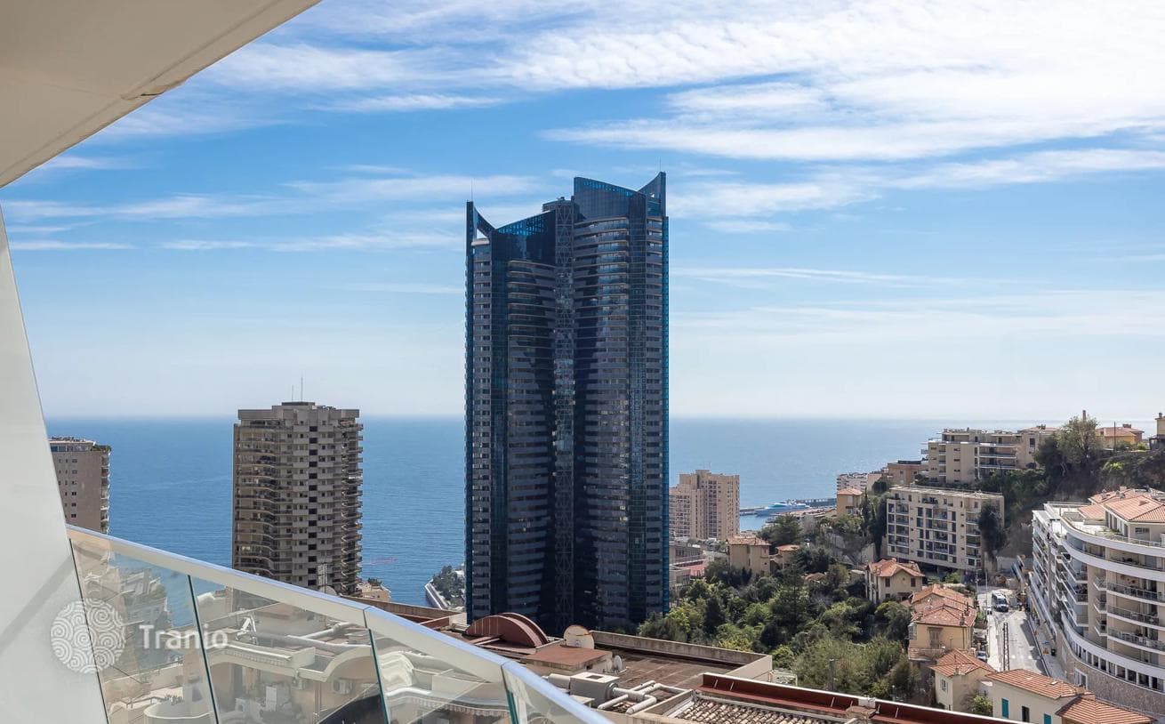 2-Bedroom Apartment with Sea View in Beausoleil, photo 3