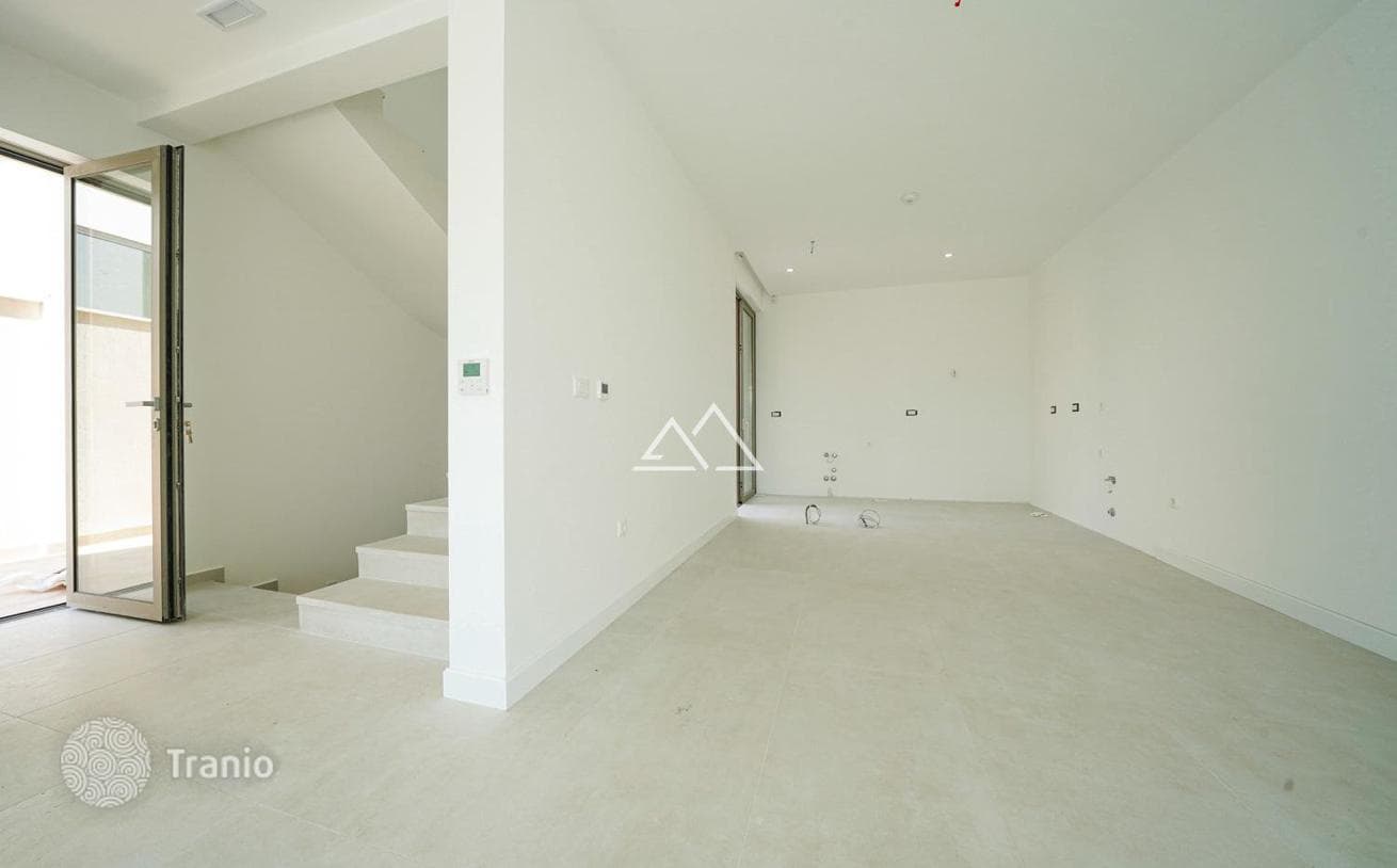 2-Bedroom Townhouse with Private Pool and Garage in Tivat, photo 4