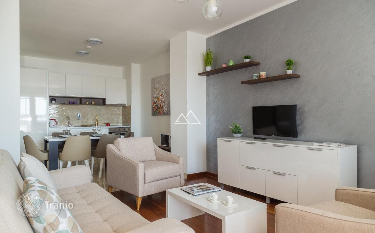 2-Bedroom Apartment with Shared Pool in Becici, Budva, photo 2