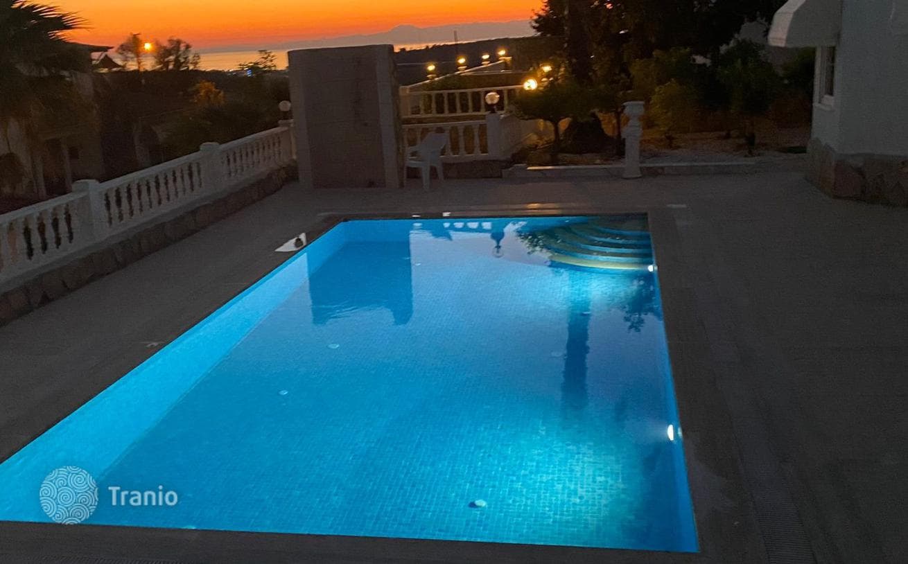 Villa with Private Pool and Sea View in Incikelim, Alanya