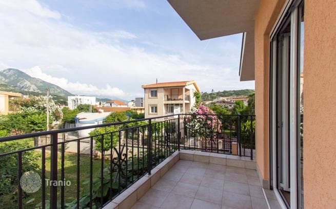 9-Unit House with Furnished Apartments in Sutmore, Budva