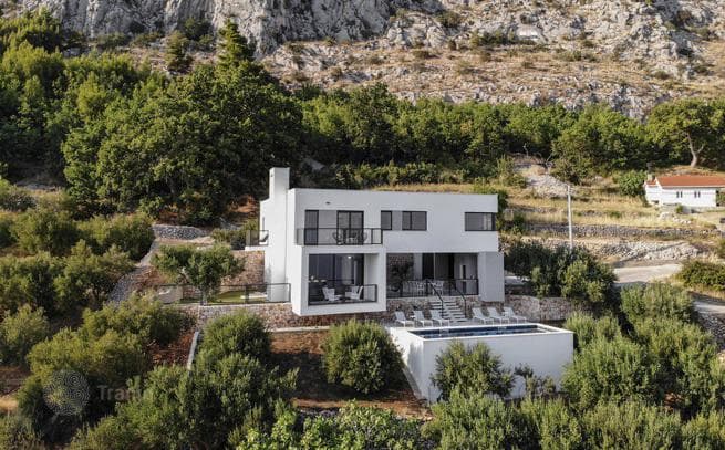 3-Bedroom Villa in Omis, Dalmatia, photo 2
