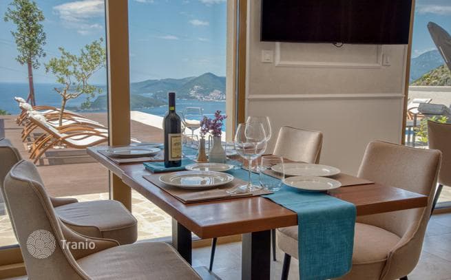 4-Bedroom Villa with Sea View in Bijela, Budva, photo 2