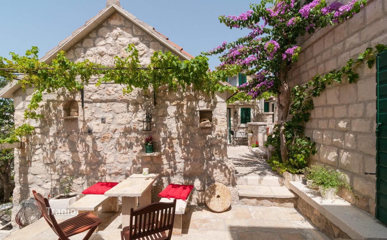 6-Bedroom Villa in Omis, Dalmatia, photo 4