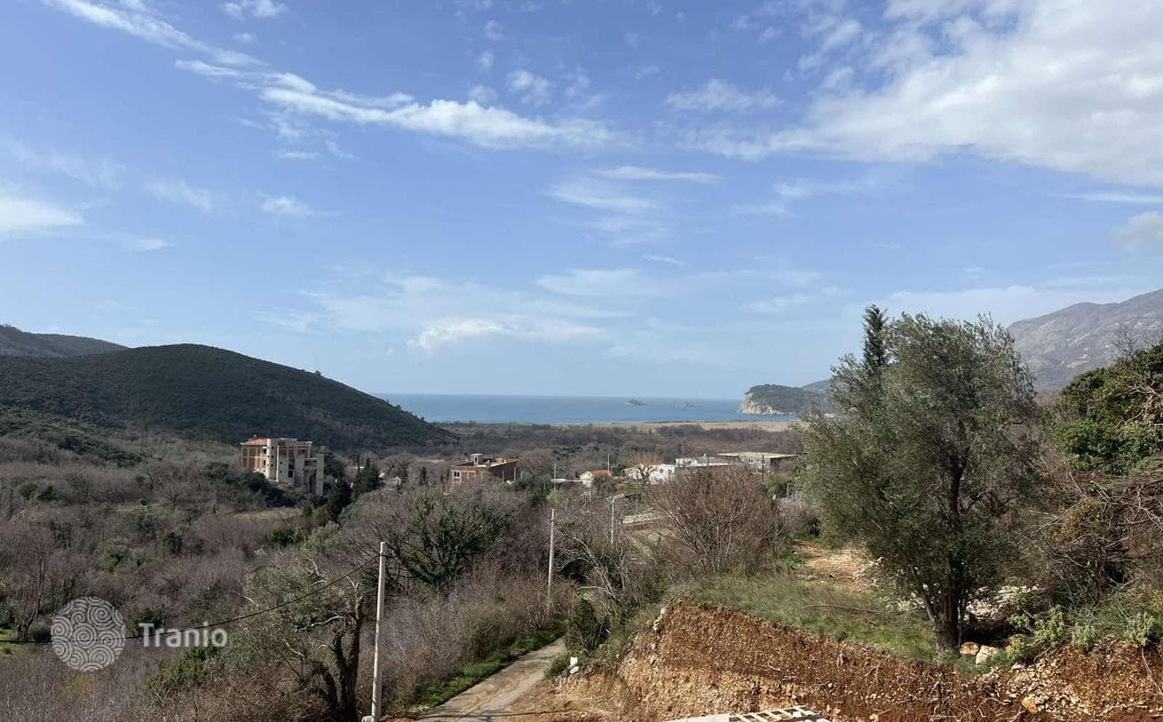3-Bedroom Villa with Roof Terrace in Budva, photo 5