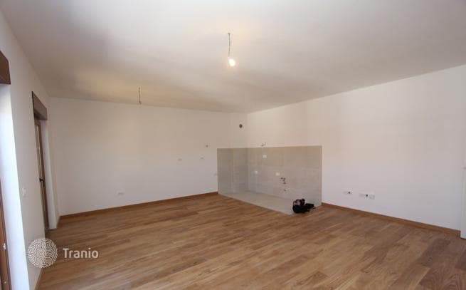 Apartment with Shared Pool 100 m from the Sea in Tivat, photo 4