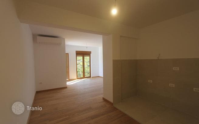 Apartment with Shared Pool 100 m from the Sea in Tivat, photo 2