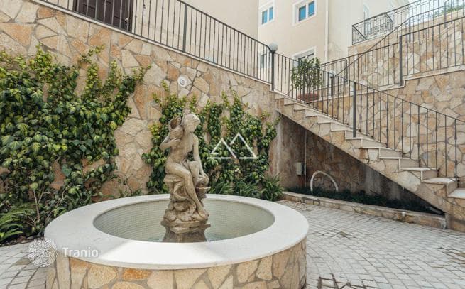 3-Bedroom Apartment with Sea View in Dobrota, Herceg Novi