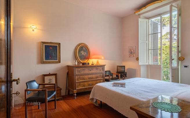 3-Bedroom Apartment in Historic Palazzo, Italy, photo 4