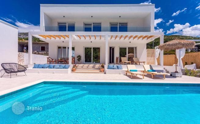 3-Bedroom Villa in Omis, Dalmatia, photo 2