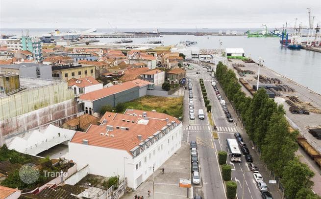 Apartment with Balcony in Porto, photo 2