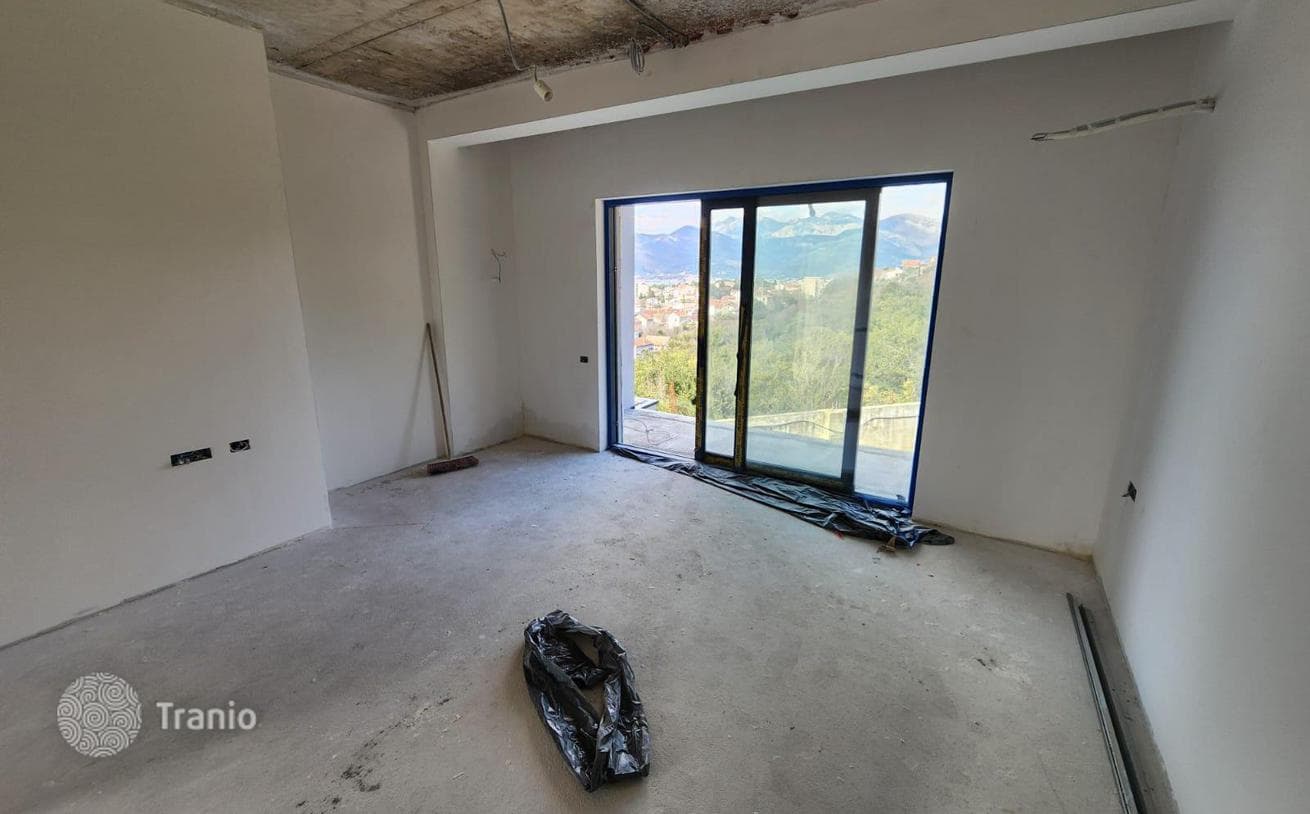 3-Bedroom Villa with Sea and Mountain Views in Tivat, photo 3