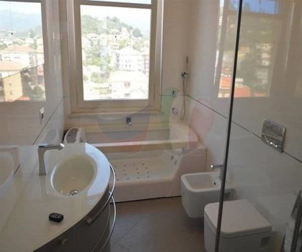 Апартаменты в Империи, Италия, 130 м²