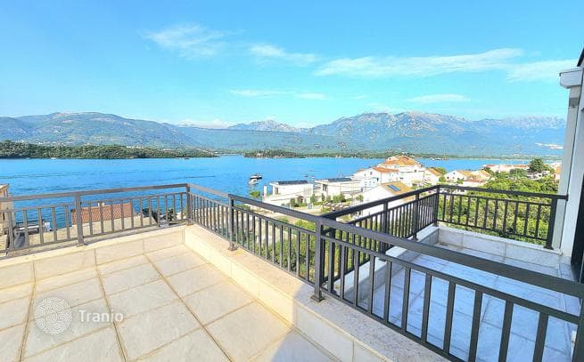 1-Bedroom Penthouse with Sea View in Djurasevici, Budva