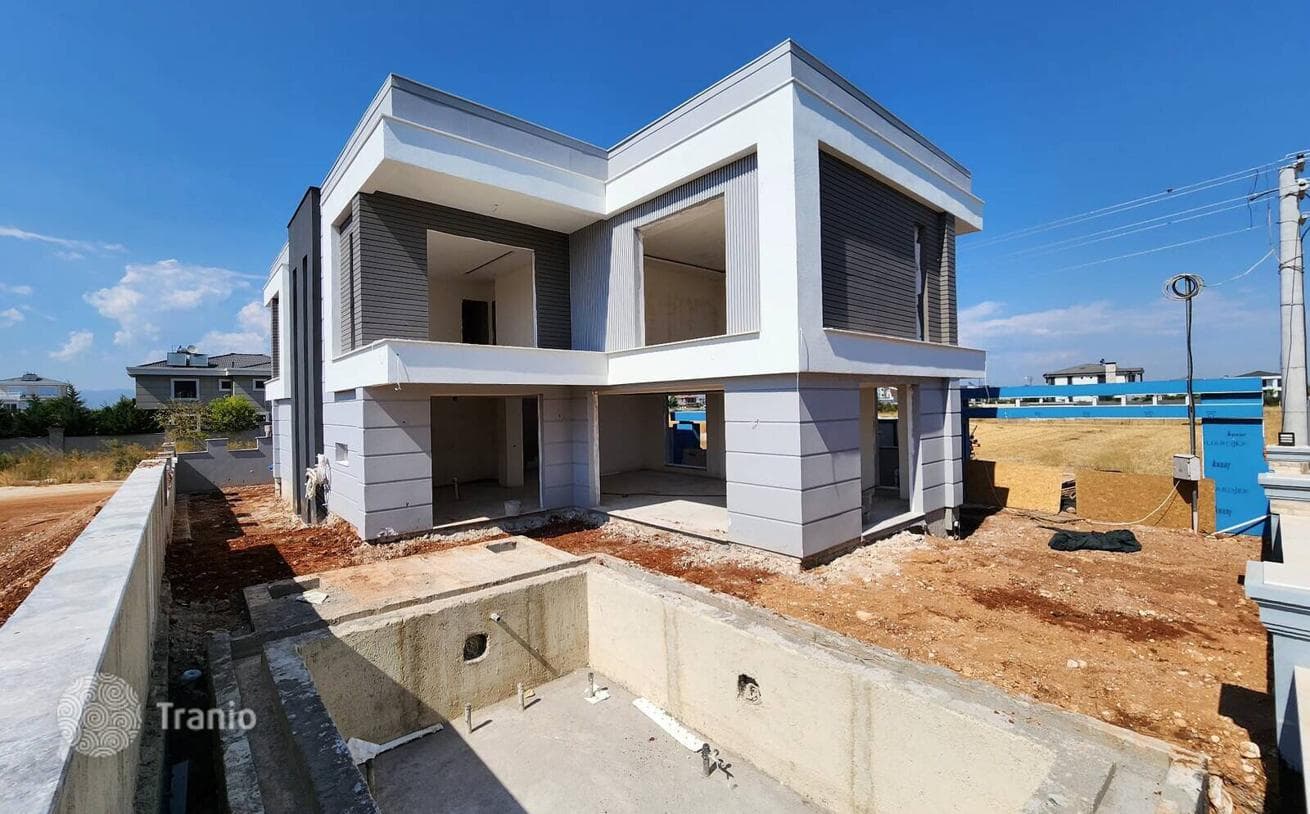 5-Bedroom Villa with Private Pool in Dosemealti, Antalya