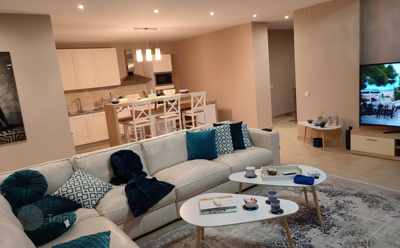 2-Bedroom Apartment with Bay View in Herceg Novi, photo 2