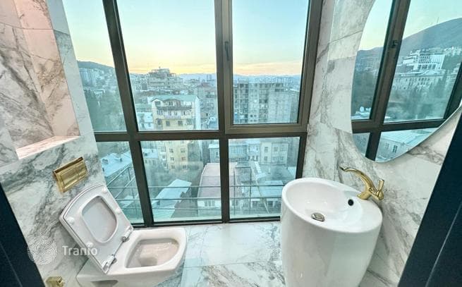 6-Bedroom Apartment in Old Tbilisi, Tbilisi, photo 5