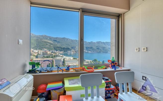 3-Bedroom Apartment with Sea View in Boreti, Budva, photo 2