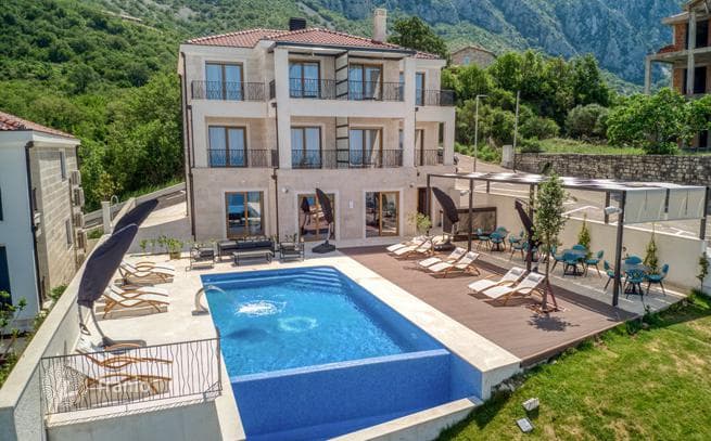 4-Bedroom Villa with Sea View in Bijela, Budva, photo 3
