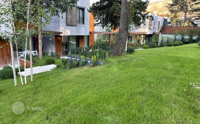 9-Bedroom House 1,350 m² on Krtsanisi Street, Tbilisi