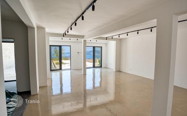 4-Bedroom Villa with Private Pool in Bijela, Budva, photo 3